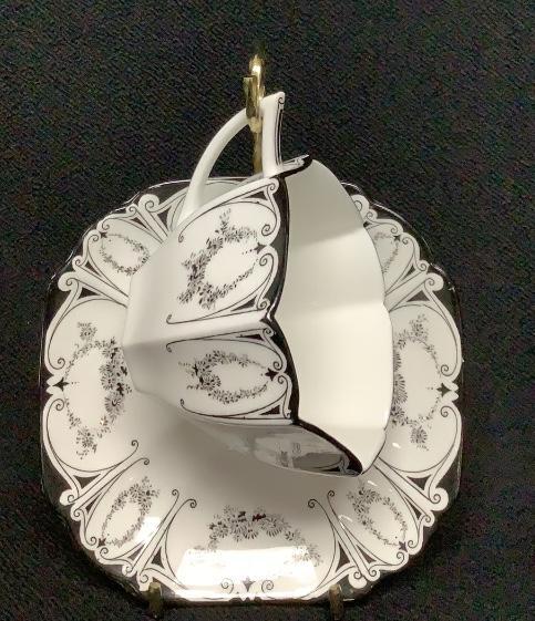 Shelley Queen Anne Garland Of Flowers Tea Cup & Saucer #11628 Type: Cup & Saucer Material: Porcelain (1 of 4)