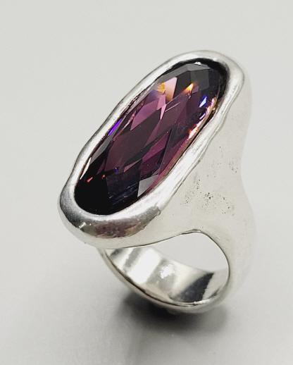 UNO de 50 Mombasa Ring SIZE: 5.5 A silver plated ring with an oval crystal and amethyst color. A (1 of 7)