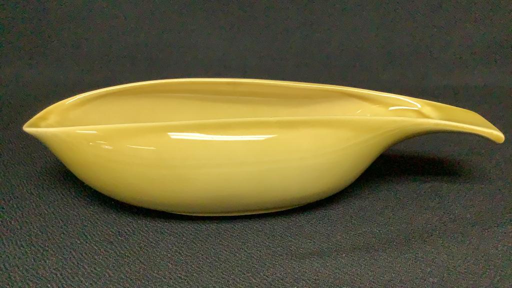 Russel Wright Steubenville Mustard Yellow Gravy Boat Type: Dinnerware Materials: Ceramic Marked:: Boat Type: DinnerwareMaterials: CeramicMarked: UnmarkedCirca: Mid-centuryConditon: Crazing