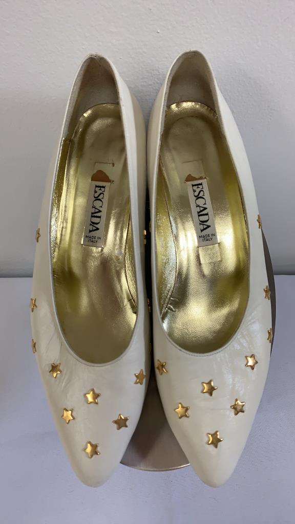 ESCADA White Leather Star Studded Low Heel Pumps Brand:ESCADA Style: Low Heel Pumps Color: White: Brand:ESCADAStyle: Low Heel PumpsColor: WhitePattern: Star StuddedVintage: YesShoe Size: 8.5 AAUpper Material: LeatherAdditional information:Good Vintage condition. Gold Metal star studs. Visible scuf