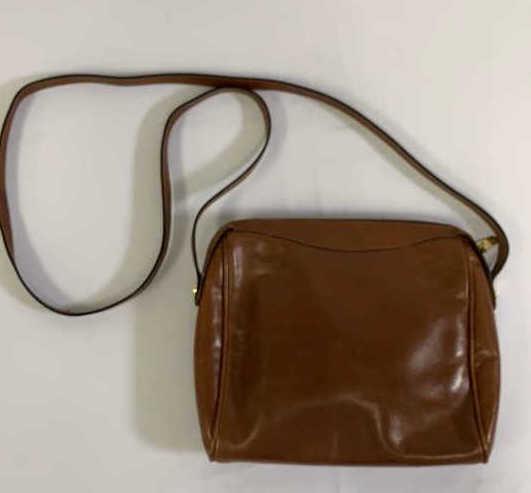 SALVATORE FERRAGAMO Vintage Brown Leather Crossbody . Gold Tone Signature Logo Hardware. Leather (1 of 11)