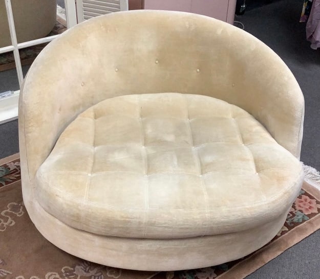 Thayer Coggin Off White Upholstered Swivel Chair by Milo Baughman Origin: Private estate Material: (1 of 9)