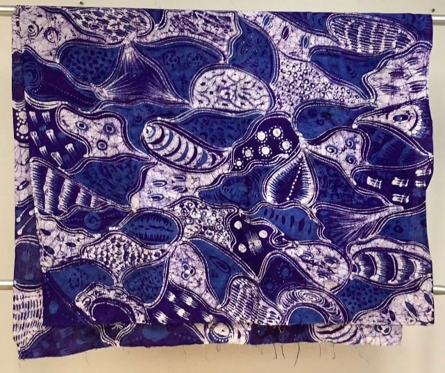 Shades of Blue & White African Print Material Origin: Private estate Marterial: Cloth, cotton/cotton: Origin: Private estate Marterial: Cloth, cotton/cotton blend Measures: Appoximately 3 yards x 1 yard. Condition: Very good