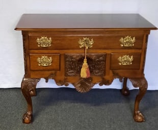 Kindel Winterthur Collection Mahogany Lowboy PROVENANCE: Private (1 of 19)