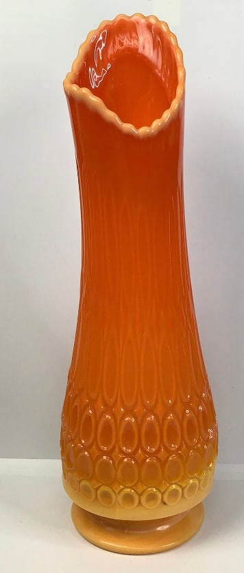 Mid-Century L.E. Smith Orange Swung Glass Vase Measures: (1 of 8)