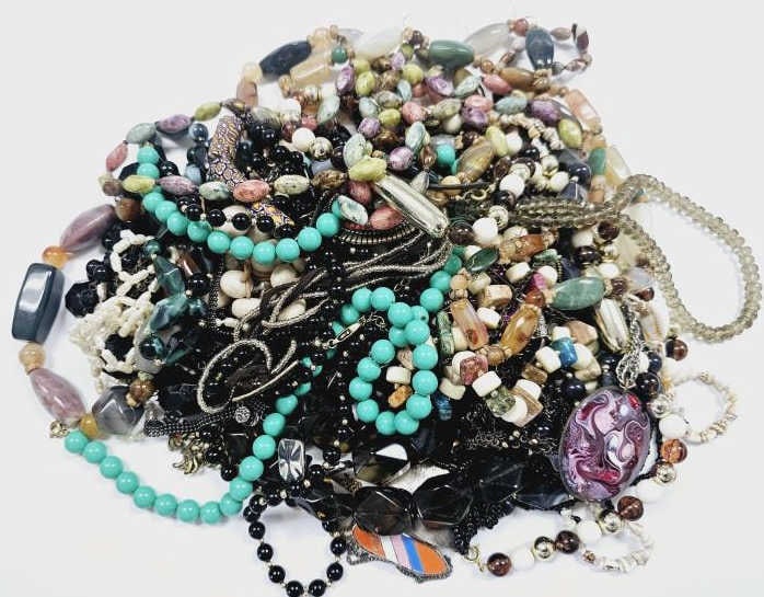 Jewelry Grab Bag Costume Jewelry Necklaces A large collection of assorted beaded necklaces. There is (1 of 7)