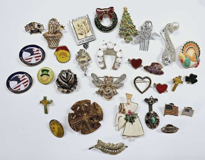 Assorted Brooches & Pins Some brooches may be missing (1 of 5)