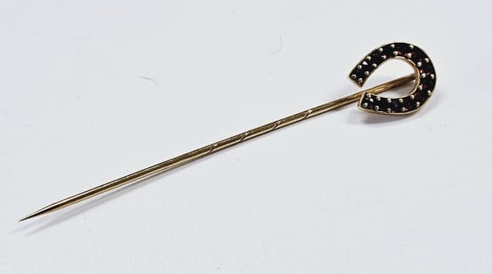 14K Garnet Horseshoe Pin This is a vintage 14K yellow gold stick pin featuring a horseshoe design. (1 of 8)