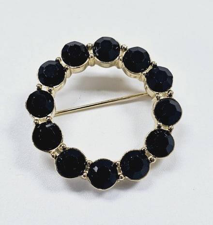 Crown Trifari Gold Tone Black Rhinestone Brooch This is a vintage Crown Trifari gold-tone brooch (1 of 5)