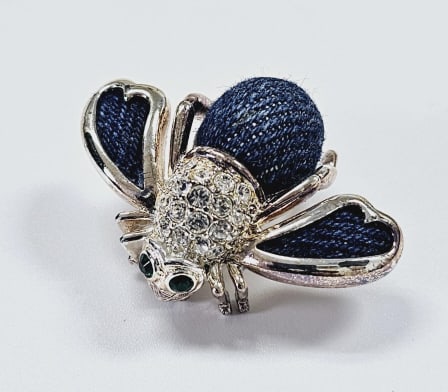 Joan Rivers Blue Denim Bee Brooch The Joan Rivers Denim Blue Bee Brooch is a vintage, gold-toned, (1 of 6)
