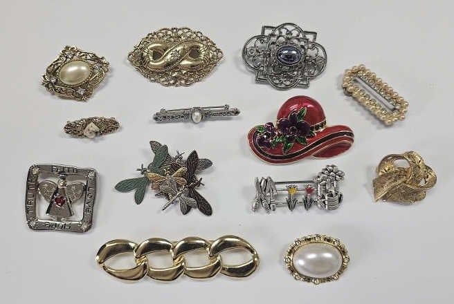 Diverse Assortment of Costume Jewelry Brooches The picture displays a collection of 13 assorted (1 of 5)