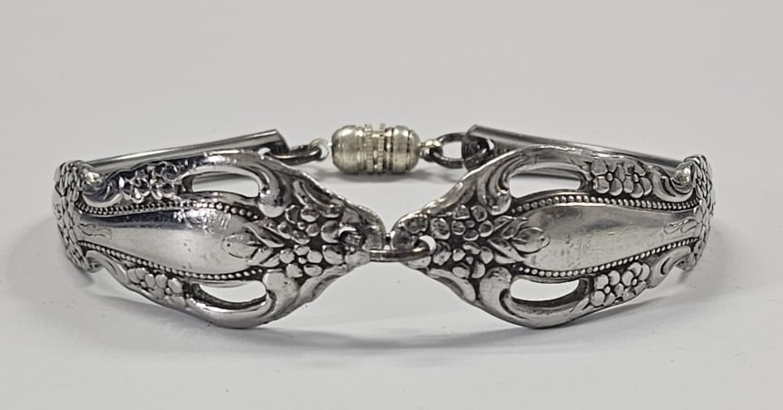 Vintage Oneida Stainless Floral Spoon Bracelet The Vintage Spoon Bracelet  is a bangle bracelet made (1 of 8)