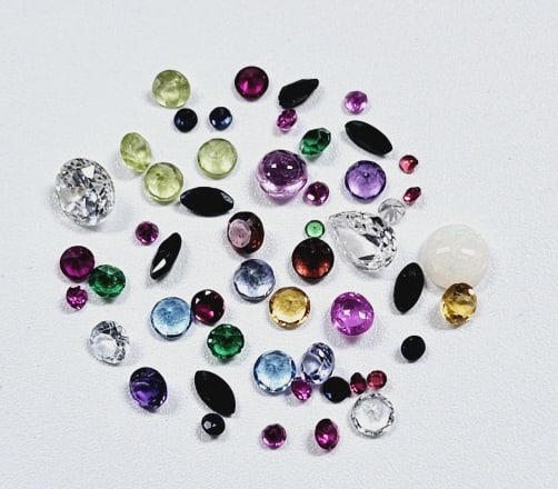 Assorted Gem Melee Inc 2 CZs 6.2 CTS The gemstones vary in size, shape, and color. There are round, (1 of 4)