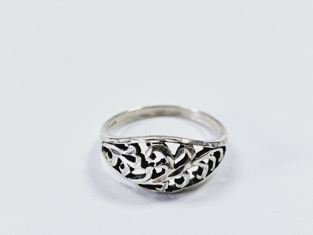 Sterling Silver Art Nouveau Style Openwork Ring Ring weighs 1.7 (1 of 7)