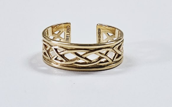 Irish Solid 14K Celtic Knot Toe Ring JMH Signed Ring weighs 2.2 Grams (1 of 8)