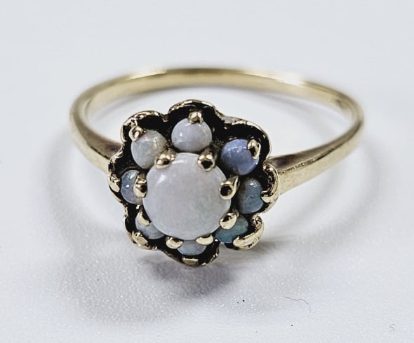 Vintage 10K Opal Cluster Ring Ring weighs 1.8 (1 of 7)