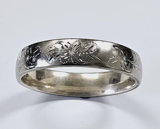 Vintage Craftmere Etched Sterling Silver Bangle Bangle weighs 30.0 (1 of 7)