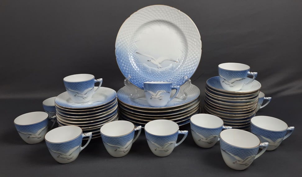 Bing & Grondahl Seagull Assorted Dinnerware Set includes 8 large plates, 12 small plates, 14 saucers (1 of 15)