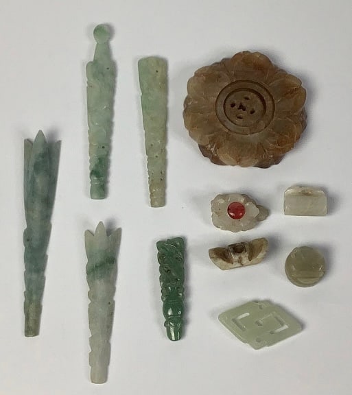 Assorted Carved Jade Buttons Please see images for details regarding condition.: Please see images for details regarding condition.