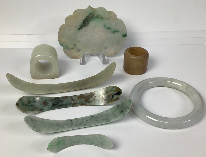 Assorted Jade Pieces Please see images for details regarding condition. (1 of 6)