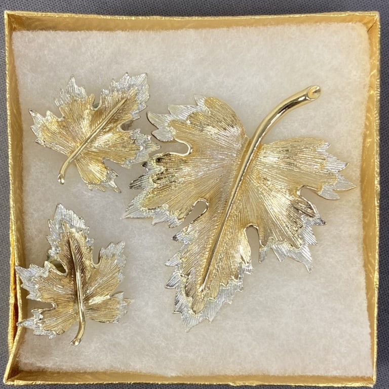 Sarah Coventry Autumn Leaves Brooch & Earrings Vintage Two Tone Autumn Leaves Brooch and Earrings (1 of 5)