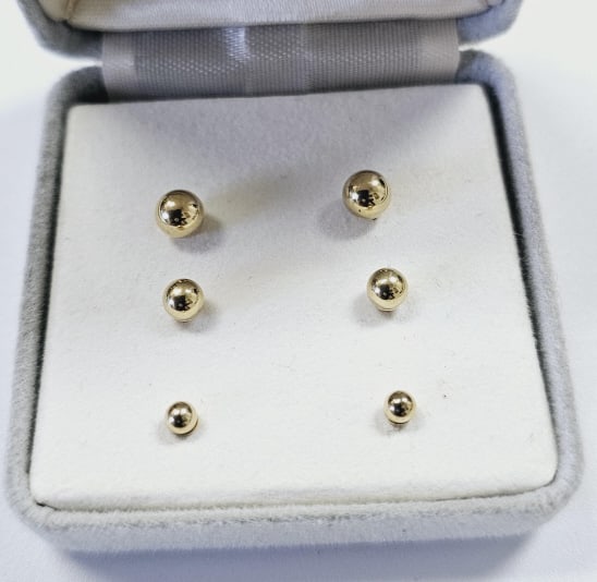 Trio of 14K Yellow Gold Ball Stud Earrings Earrings weigh .73 Grams (1 of 3)