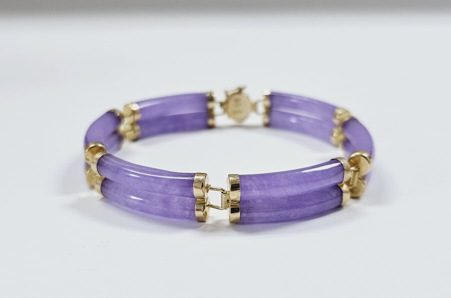 14K Yellow Gold Lavender Jade Bracelet Bracelet weighs 20.9 Grams: Bracelet weighs 20.9 Grams