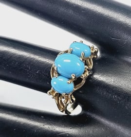 14K Yellow Gold Sleeping Beauty Turquoise Ring Ring weighs 4.7 Grams Size 9