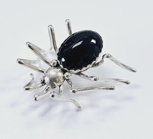 E Spencer Sterling Silver Onyx Spider Brooch Brooch weighs 9.5 Grams
