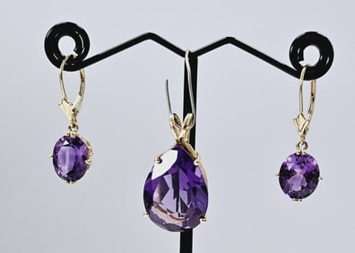 14K Yellow Gold Amethyst Earrings & Pendant Pendant and Earrings weigh 8.1 Grams Total