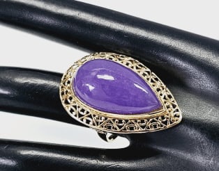 14K Yellow Gold Lavender Jade Greek Key Ring Ring weighs 9.8 Grams Size 8