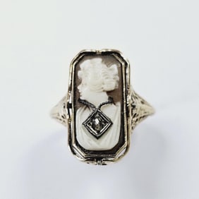 10K Gold Cameo & Onyx Flip Ring Diamond Accent Ring weighs 5.8 Grams Size 7.5