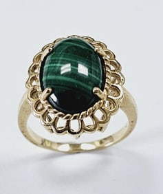 10K Yellow  Gold Malachite Oval Ring Size 8 Ring Weighs 5.1 Grams