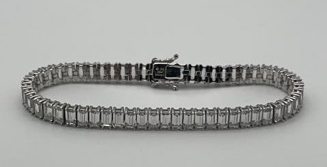 Sterling Silver Cubic Zirconia Tennis Bracelet Bracelet Measures 7.5"  Bracelet Weighs 19.9 Grams