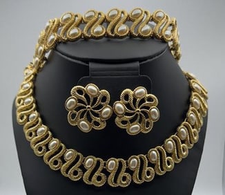 Vintage Monet Gold Tone Faux Pearl Jewelry Set Necklace Measures 15"