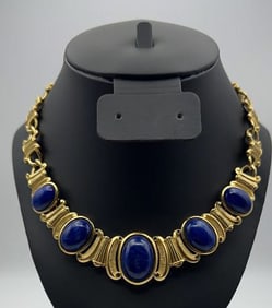 Vintage Trifari Gold Tone Necklace Necklace Measures 14"