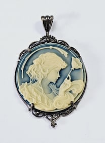 Sterling Silver Layered Agate Cameo Pendant Pendant weighs 12.5 Grams