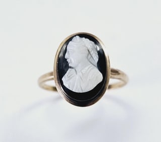 Victorian 10K Rose Gold Onyx Cameo Ring Ring weighs 3.3 Grams Size 7.5 Metal not stamped