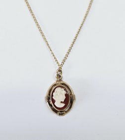 Vintage 14K Yellow Gold Mini Cameo Necklace Necklace weighs 1.6