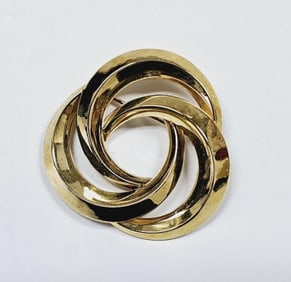 18K Yellow Gold Love Knot Brooch Brooch weighs 3.2 Grams