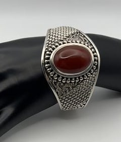 BA Suarti .925 Carnelian Cabochon Cuff Bracelet Bracelet Weighs 64.8 Grams
