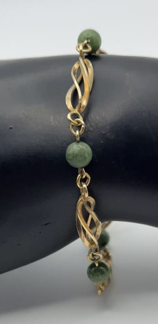 Vintage Gold Filled Jade Bead Bracelet Bracelet Measures 7.75" Bracelet Weighs 5.7 Grams (1 of 7)