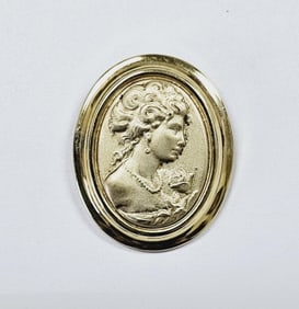 14K Milor Italy Repousse Lady Oval Pendant Cameo weighs 3.8 Grams