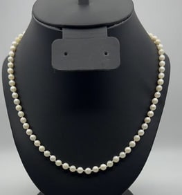 Vintage String of Pearls 14K Gold Clasp Necklace Measures 19" Necklace Weighs 15.4 Grams
