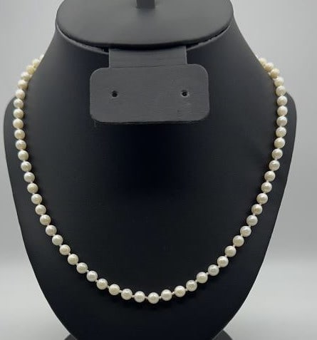 Vintage String of Pearls 14K Gold Clasp Necklace Measures 19" Necklace Weighs 15.4 Grams (1 of 3)