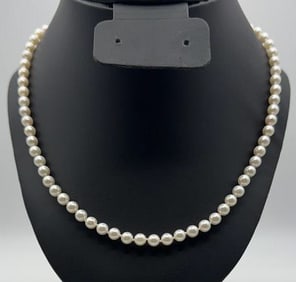 Vintage String of Pearls 14K Gold Clasp Necklace Measures 18" Necklace Weighs 20.7 Grams