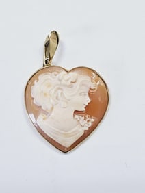 14K Italy Shell Cameo Heart Pendant Signed Pendant weighs 4.1 Grams