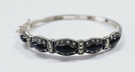 Sterling Silver Marcasite Black Onxy Bracelet Bracelet Measures 5" Bracelet Weighs 18.5 Grams