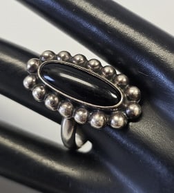Sterling Silver Oval Onyx Ring Mexico Ring weighs 10.0 Grams Size 8.5