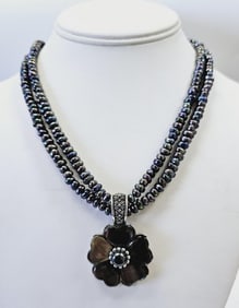 .925  Pearl & Mother of Pearl Flower Necklace Necklace weighs 58.2 Grams Measures 20"